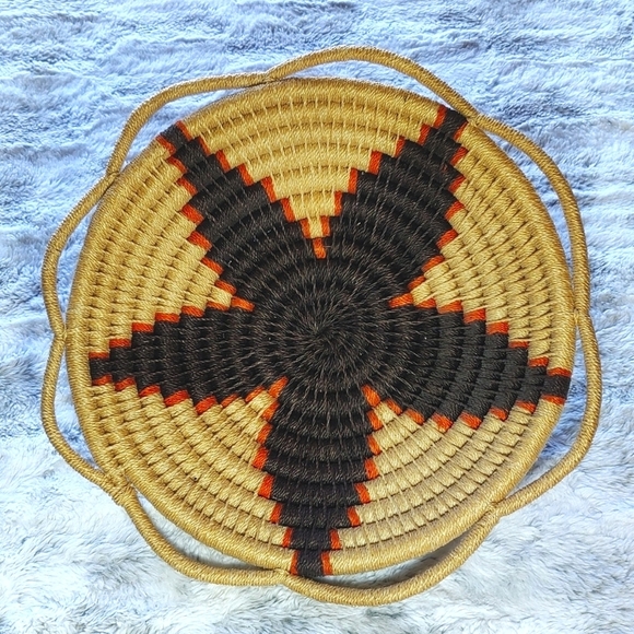 Handwoven Woven Wicker Rustic Rolled African Flower Design Serving Basket - Picture 3 of 9